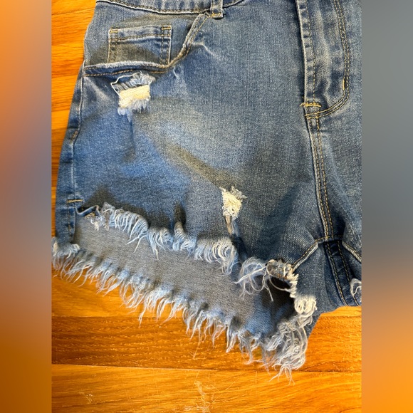 Women’s denim distressed & fringe shorts - Picture 3 of 11